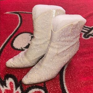 Chic White Heeled Boots for Women